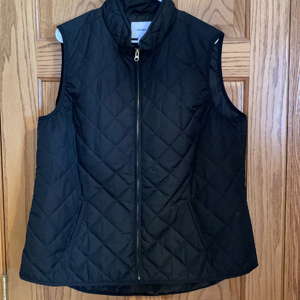 Old Navy quilted vest. Size 1X. Black. Like new